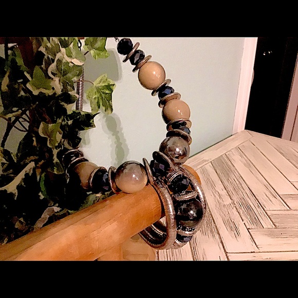 Large Beads Necklace & Bracelet - Picture 4 of 10